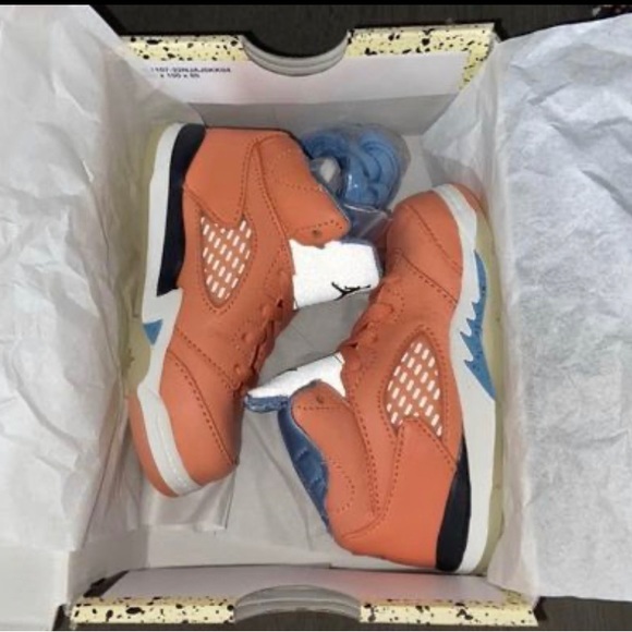 Jordan’s 5 Retros DJ Khaled 7c - Picture 2 of 5